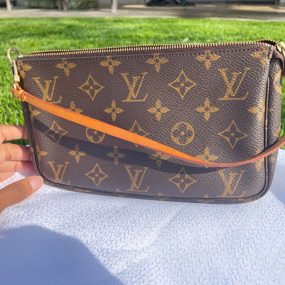 Louis Vuitton Pochette Accessories in Monogram